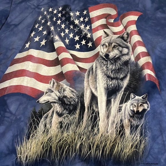 The Mountain Blue Tie Dye American Flag and Wolves Tee Men's Size Large - Picture 2 of 5